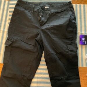 Time and Tru cargo capri pants.size 14, black in color